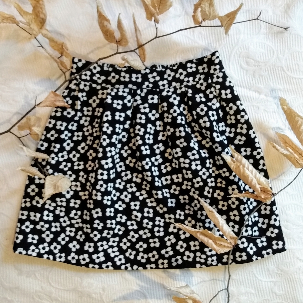 Forever 21 Floral Print Skater Skirt - Picture 4 of 6